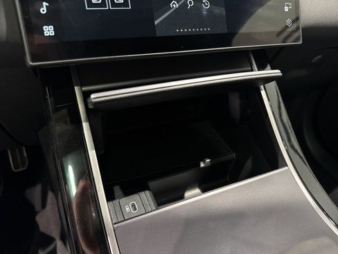 Used 2024 Land Rover Range Rover Velar Dynamic SE image 18