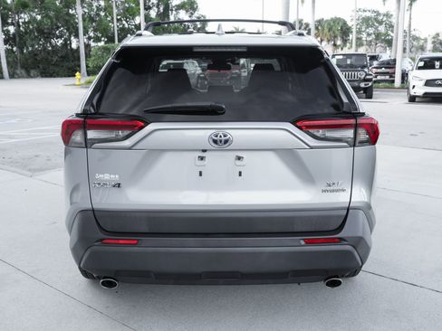 Used 2019 Toyota RAV4 XLE AWD/4WD image 8