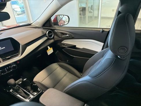 New 2026 Chevrolet Trax LT w/ Driver Confidence Package FWD image 18