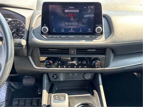 Used 2024 Nissan Rogue SV image 19