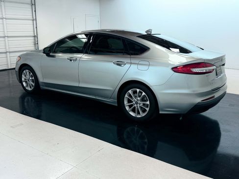 Used 2020 Ford Fusion SE FWD image 11