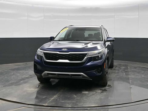 Used 2021 Kia Seltos EX image 3