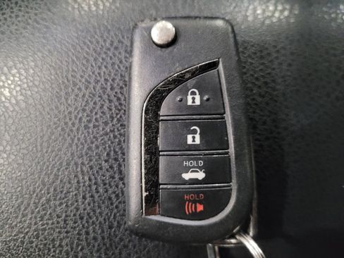 Used 2019 Toyota Camry SE image 32