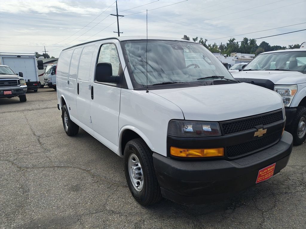 Used 2019 Chevrolet Express 2500 RWD image 4