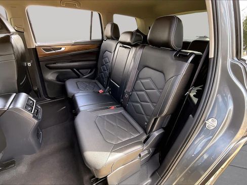 Used 2025 Volkswagen Atlas SE FWD image 41