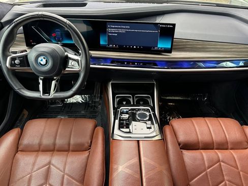Used 2023 BMW i7 xDrive60 AWD/4WD image 14