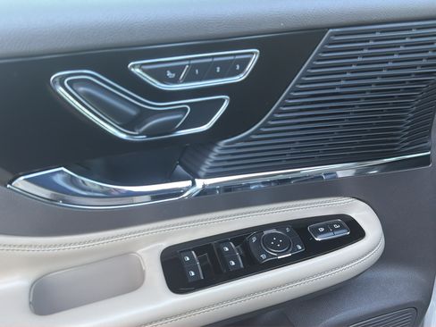 Used 2022 Lincoln Corsair AWD w/ Equipment Group 101A image 23