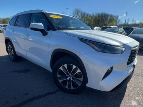 Used 2023 Toyota Highlander XLE AWD/4WD image 8