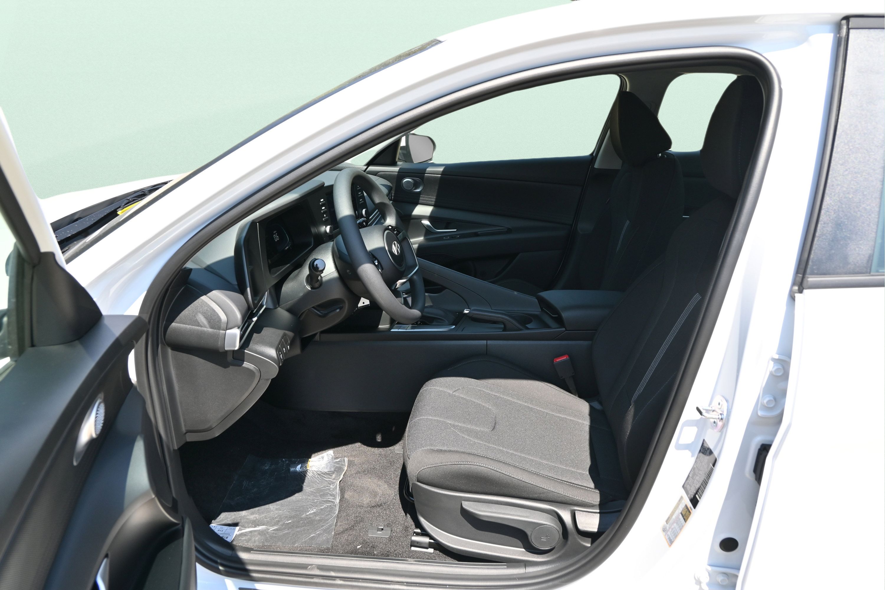 Certified 2025 Hyundai Elantra SE FWD image 10