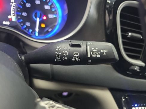 Used 2022 Chrysler Pacifica Touring-L FWD image 23