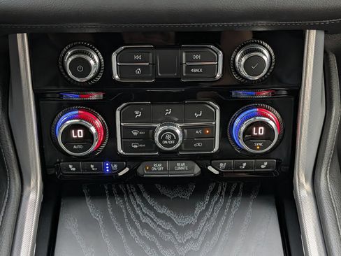 Used 2022 GMC Yukon Denali AWD/4WD image 18