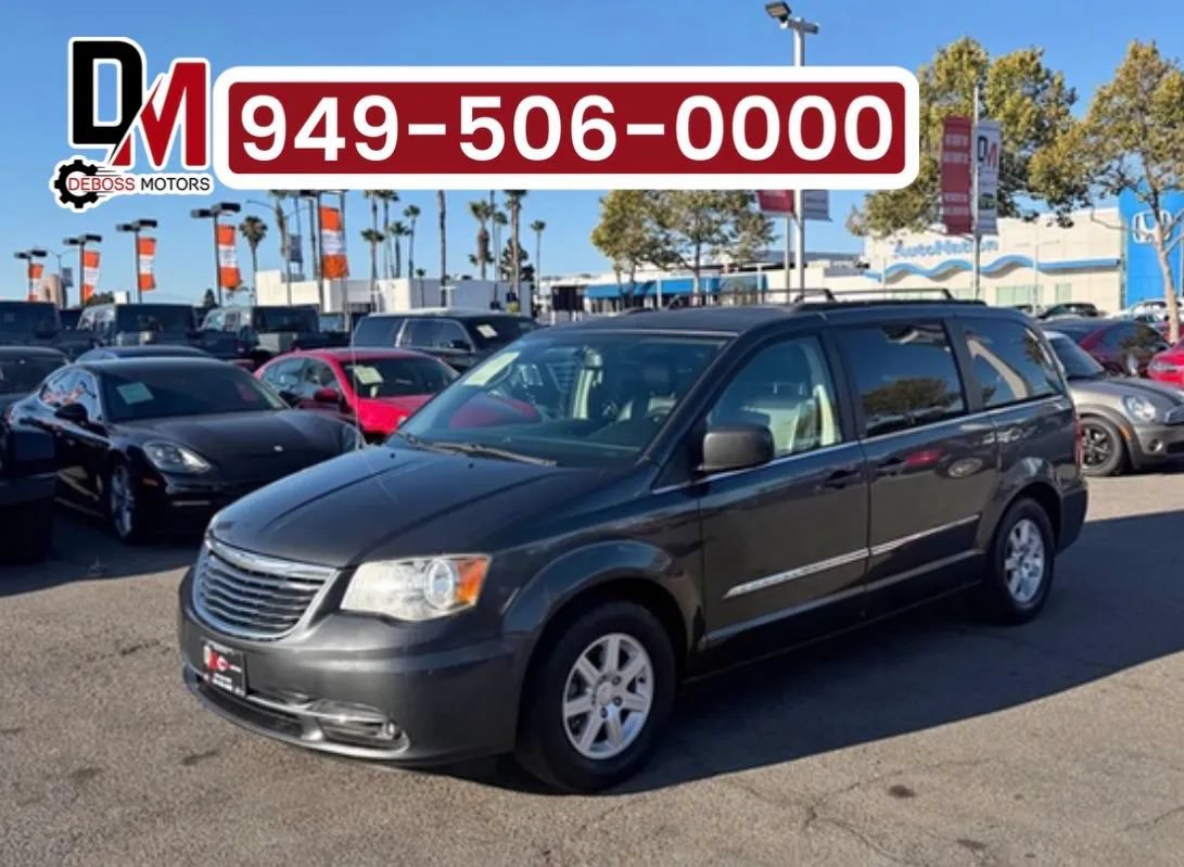 Used 2012 Chrysler Town & Country Touring w/ Entertainment Group #1 FWD image 1