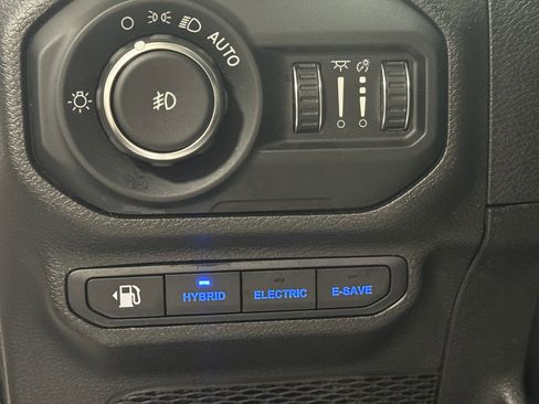 Used 2022 Jeep Wrangler Unlimited Sahara image 23