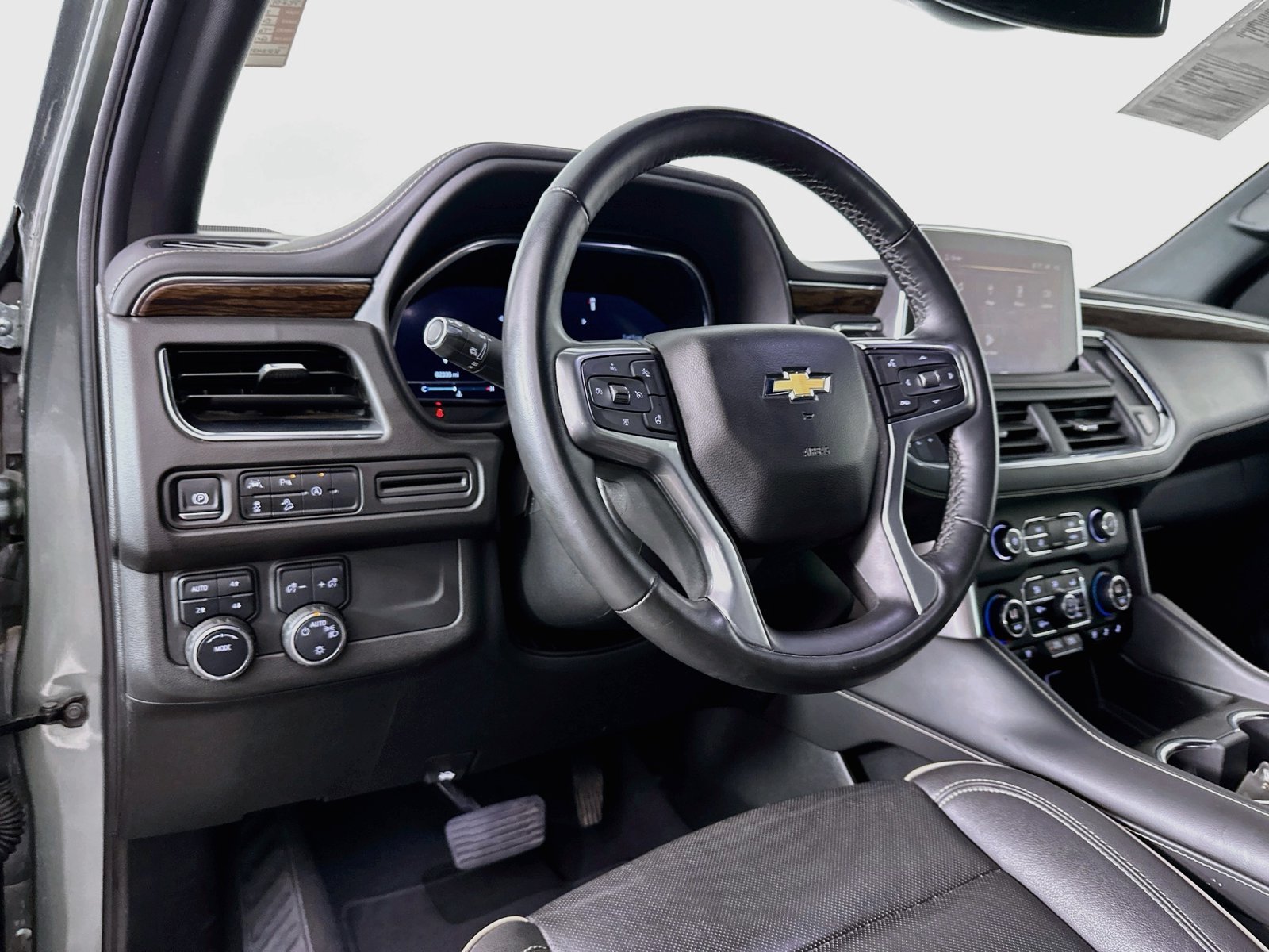 Used 2024 Chevrolet Tahoe Premier AWD/4WD image 10