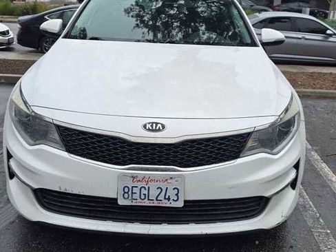 Used 2017 Kia Optima LX w/ Convenience Package image 4