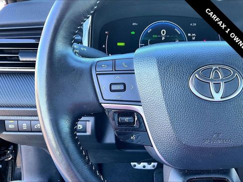 Used 2025 Toyota Camry SE image 11
