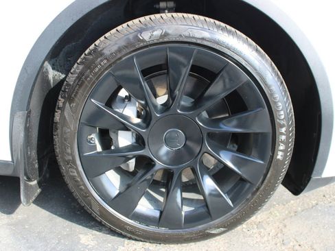 Used 2022 Tesla Model Y Long Range AWD/4WD image 6