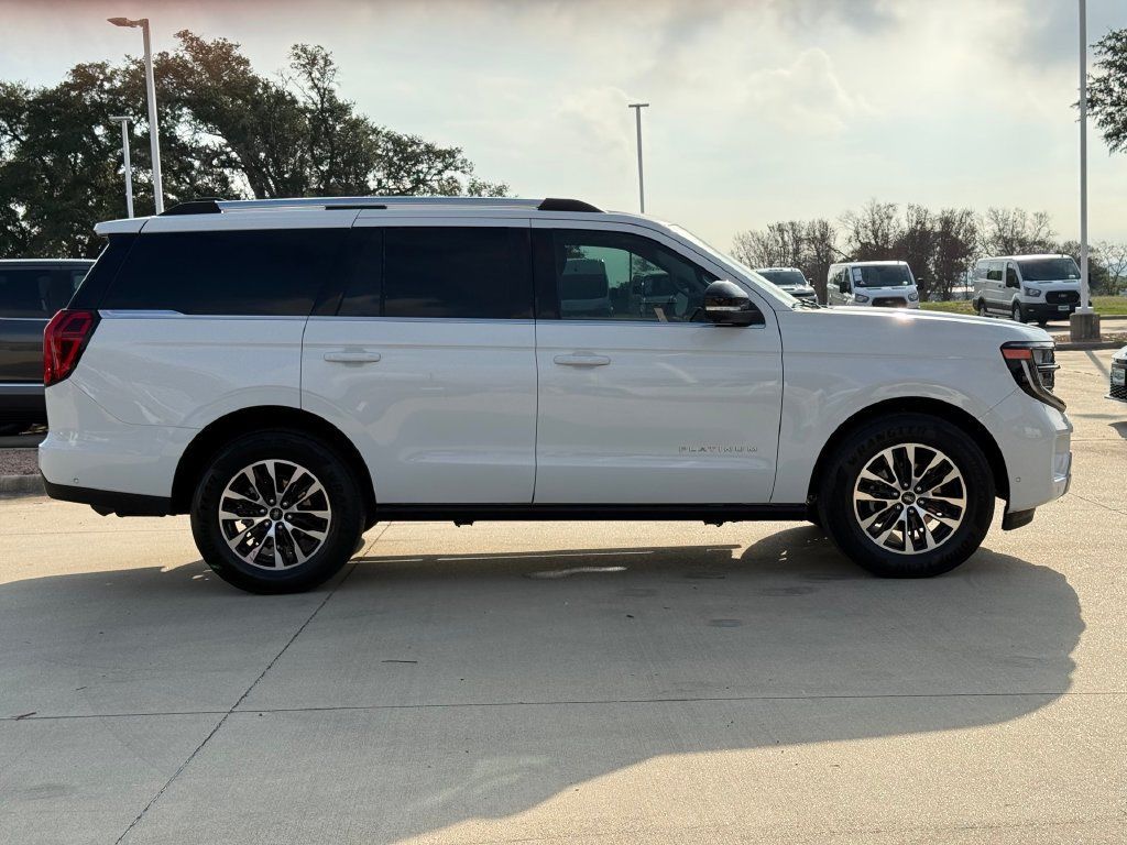 Used 2025 Ford Expedition Platinum AWD/4WD image 5