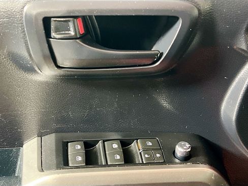 Used 2018 Toyota Tacoma SR5 image 16