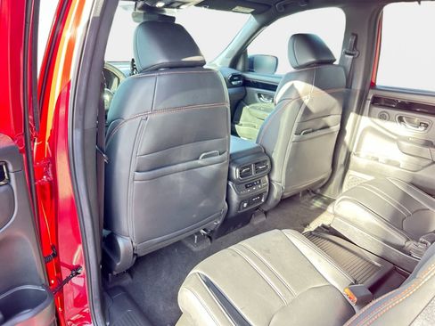 Used 2025 Honda Pilot TrailSport image 12