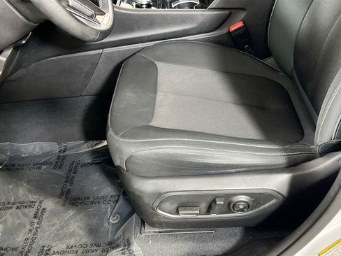 Used 2023 Jeep Grand Cherokee Laredo AWD/4WD image 18