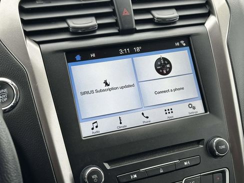 Used 2018 Ford Fusion SE image 25