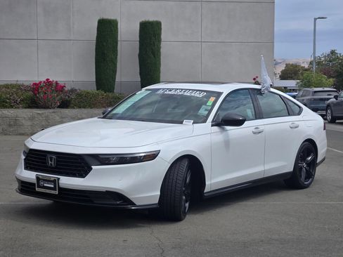 Used 2024 Honda Accord Sport image 3
