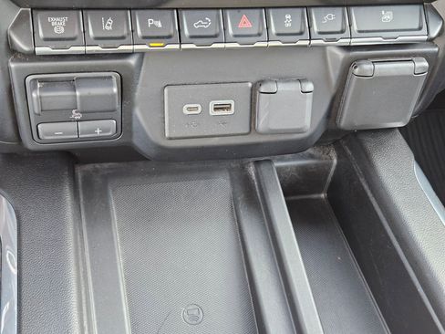 Used 2020 Chevrolet Silverado 2500 LTZ w/ Technology Package image 27