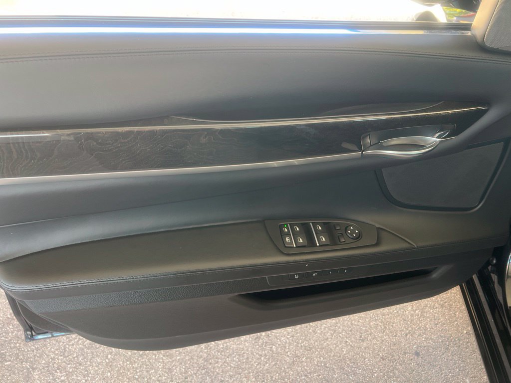 Used 2015 BMW 750Li xDrive AWD/4WD image 7