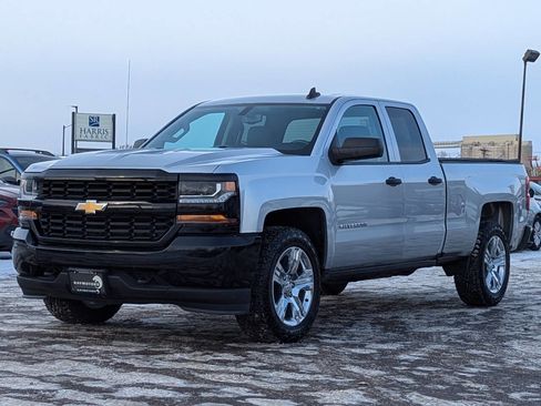 Used 2017 Chevrolet Silverado 1500 Custom w/ Custom Convenience Package image 4