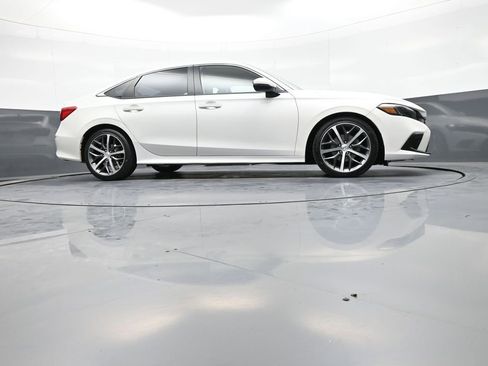 Used 2022 Honda Civic Touring image 29