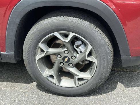 Used 2025 Chevrolet Trax LT w/ LT Convenience Package FWD image 6