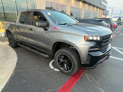 Used 2022 Chevrolet Silverado 1500 LT Trail Boss w/ LPO, Dark Essentials Package AWD/4WD image 3