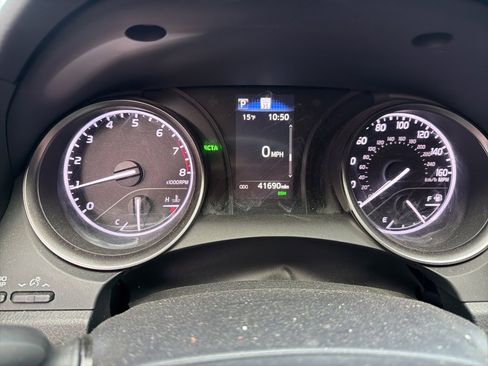 Used 2023 Toyota Camry SE image 10