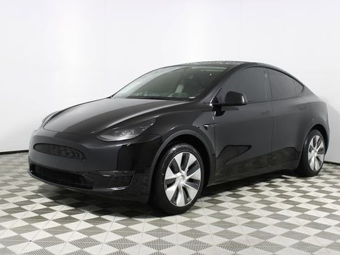Used 2024 Tesla Model Y Long Range image 3