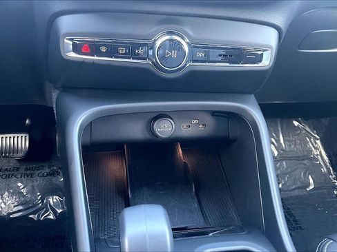 Used 2025 Volvo XC40 B5 Core w/ Protection Package Premier image 39
