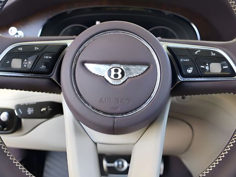 Used 2023 Bentley Bentayga Extended Wheelbase AWD/4WD image 25