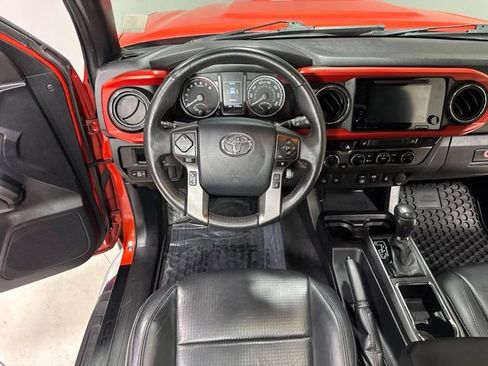 Used 2018 Toyota Tacoma SR5 AWD/4WD image 16