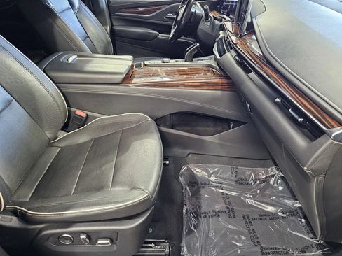 Used 2021 Cadillac Escalade ESV Premium Luxury AWD/4WD image 8