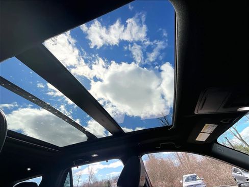 Used 2025 Honda Pilot TrailSport image 23