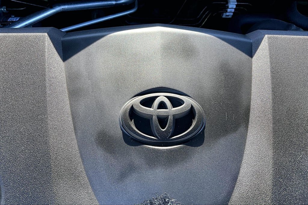 Used 2022 Toyota Camry SE w/ Carpet Mat Package (TMS) FWD image 29