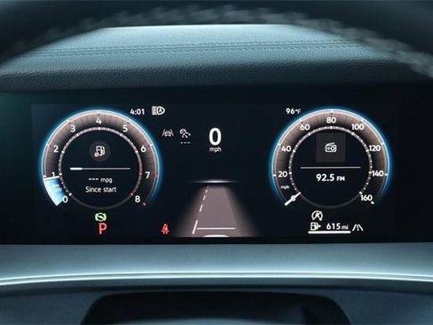 New 2025 Volkswagen Tiguan SE image 12