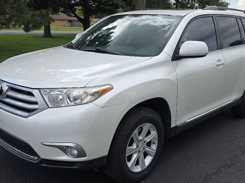 Used 2011 Toyota Highlander SE w/ Tow Pkg AWD/4WD image 7