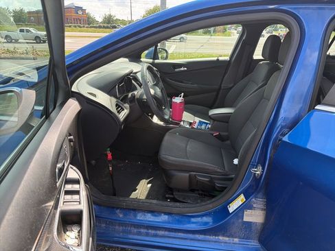 Used 2018 Chevrolet Cruze LT w/ RS Package FWD image 6