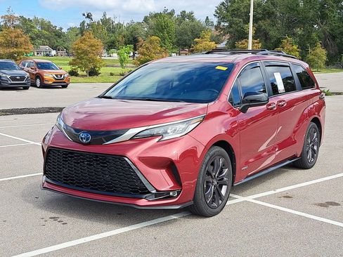 Used 2021 Toyota Sienna XSE image 32