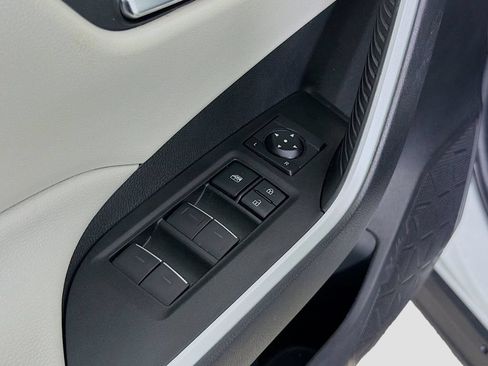 Used 2022 Toyota RAV4 XLE AWD/4WD image 21