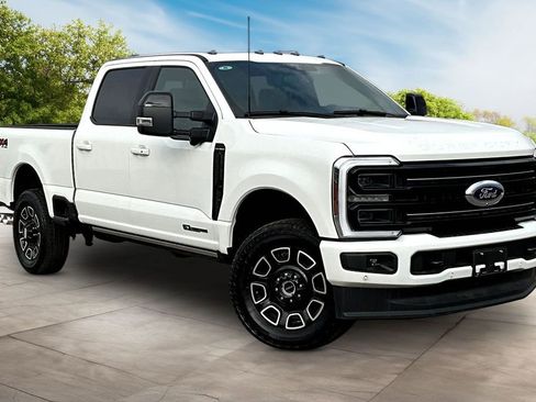 Used 2025 Ford F350 Platinum w/ FX4 Off-Road Package image 11