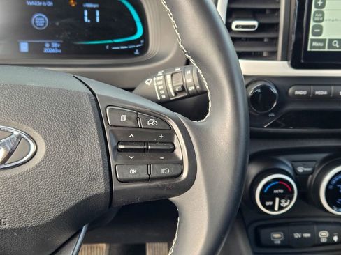 Used 2024 Hyundai Venue Limited image 38