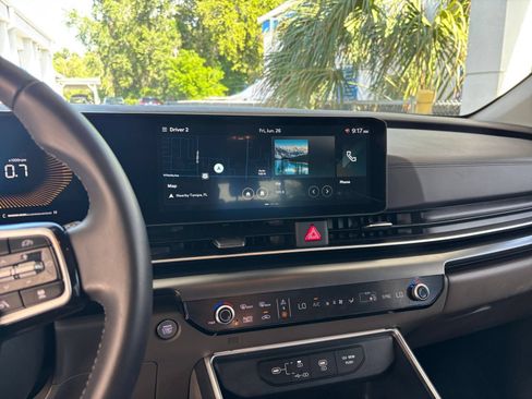 Used 2026 Kia Carnival FWD image 17