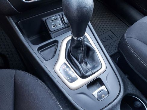 Used 2015 Jeep Cherokee Latitude w/ Cold Weather Group FWD image 20